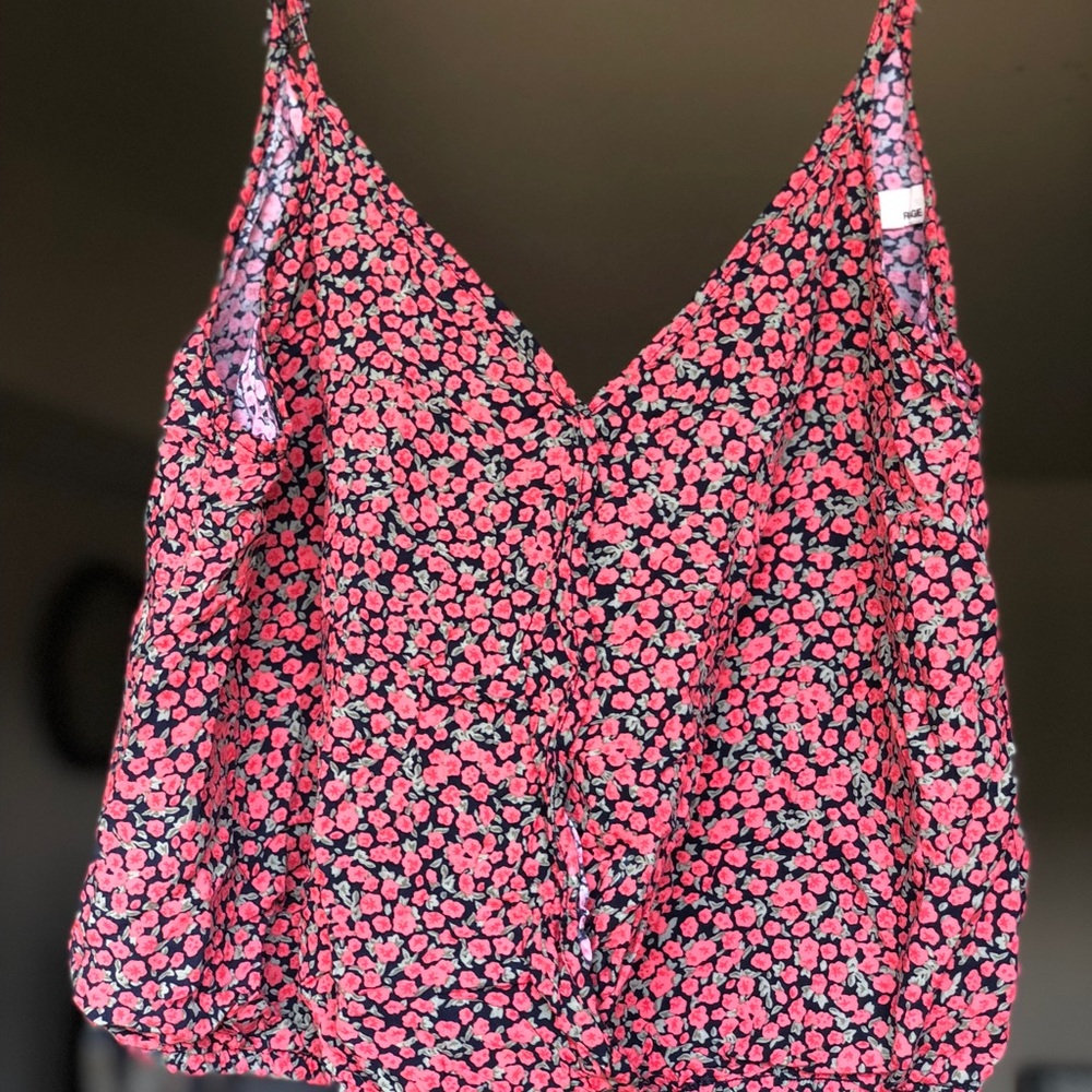 ⭐️Garage Tank top with open back❤️ super cute❤️⭐️